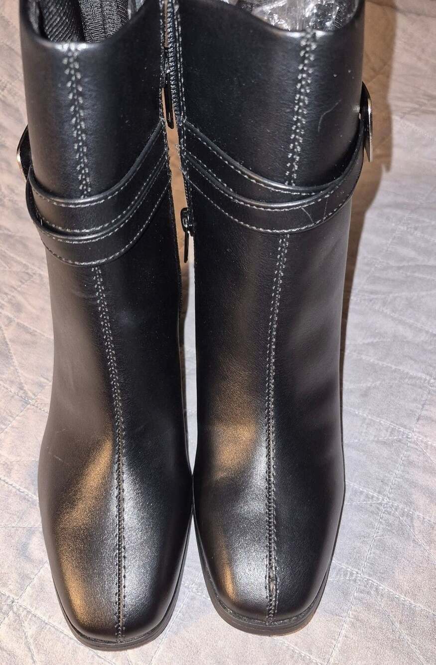 Soda Ankle Boots Size 7 Black Block Heel Buckle Strap